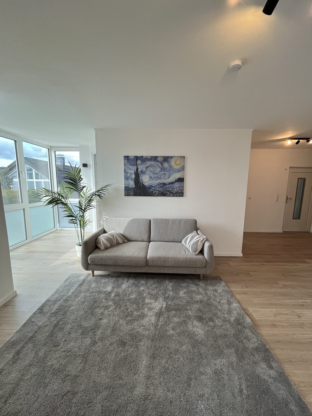 Premium-Wohnzimmer im Apartment Frankfurt am Main — Corporate Housing